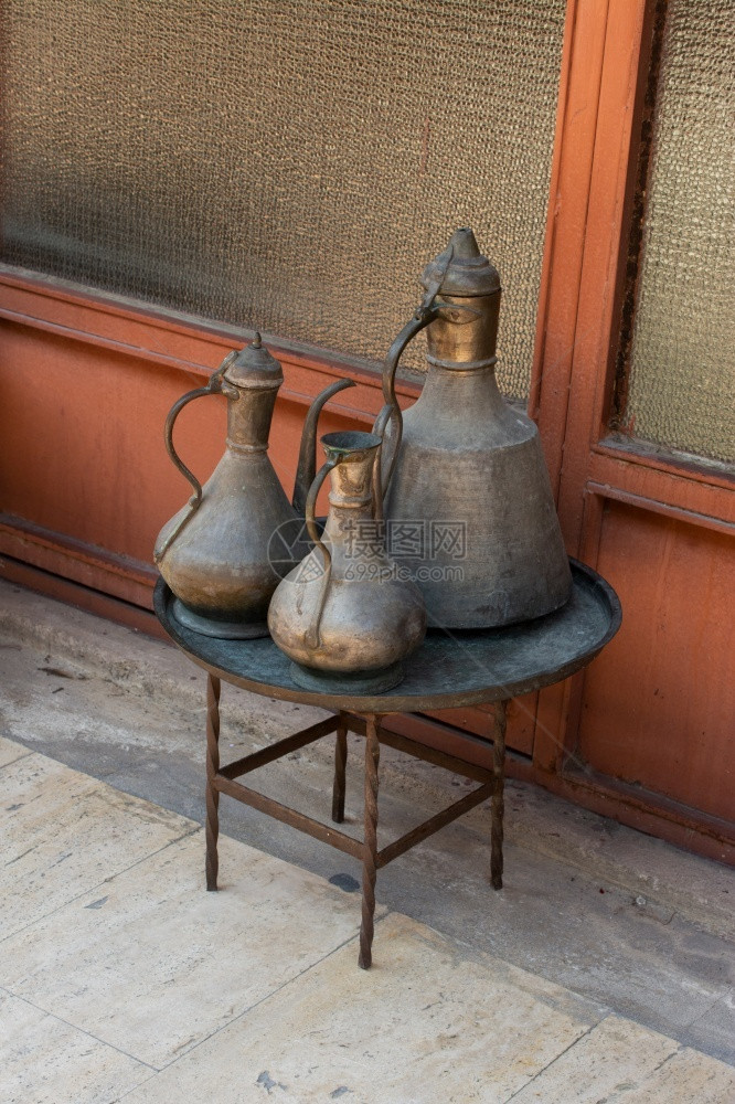 古老铜罐董花瓶非常陈旧的金属罐处理装饰喝图片