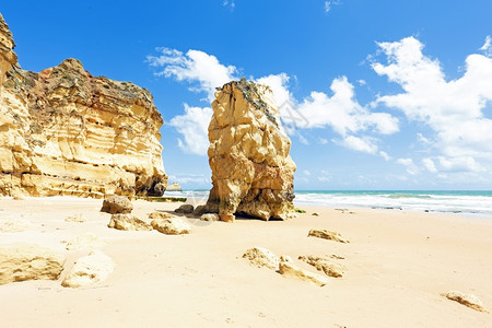 美丽的葡萄牙PraiadaRocha自然岩石海波纹图片