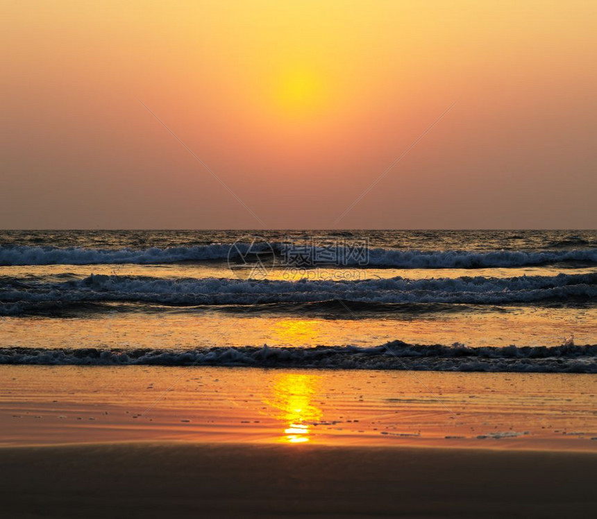 水平的目游客横向生动海洋日落潮浪背景图片