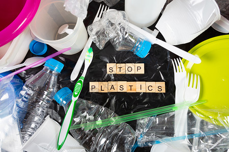 为了各种塑料和容器回收利用的塑料和容器坏的瓶子图片
