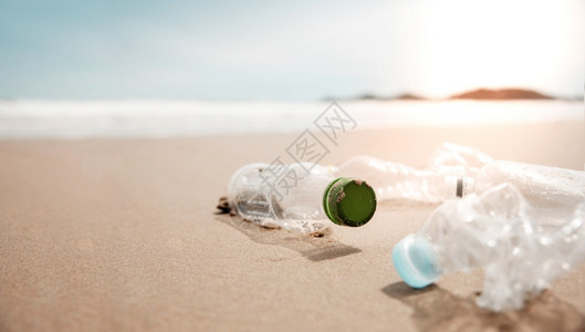 环境生态护理沙滩上可再生概念塑料瓶式废物关心污染责任图片