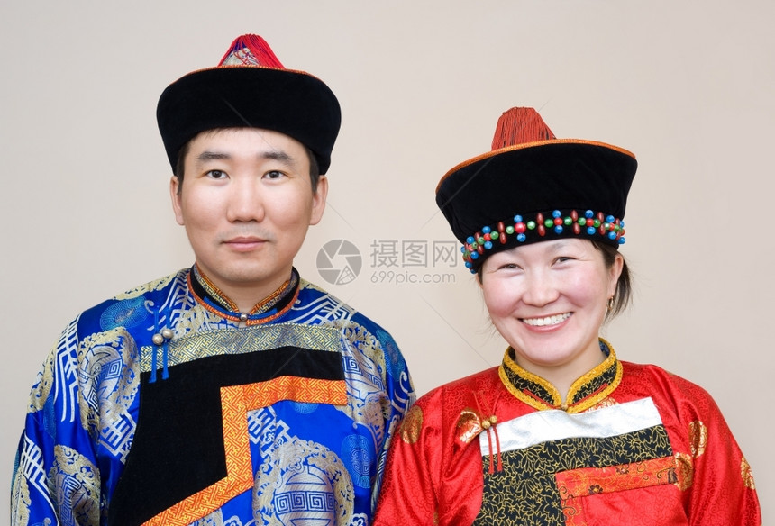 袍相机aBuryat蒙古年轻夫妇丈和妻子下一个图片