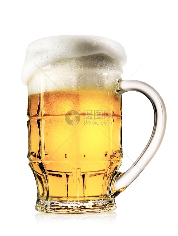 凉爽的面朝一轻啤酒杯与白底泡沫隔离在色背景上的泡沫塑料杯面朝一的轻啤酒杯与泡沫黄色的霜图片