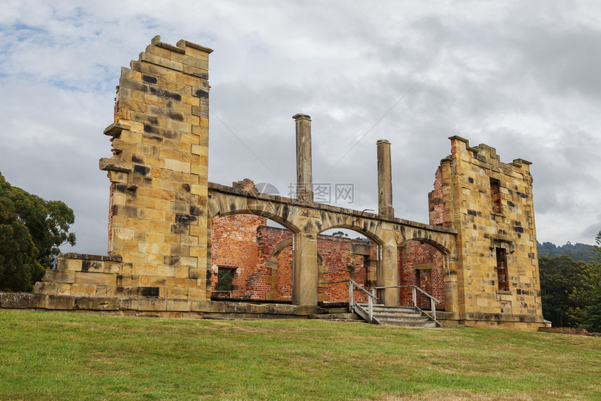 沉降澳大利亚塔斯马尼州阿瑟港历史遗址旧监狱医院的废墟草旅行图片