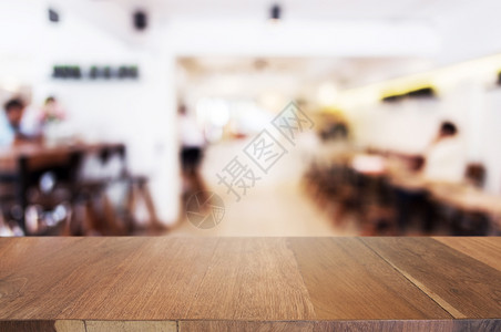 闪亮的重点咖啡店厅背景模糊的木制桌面上过滤图片