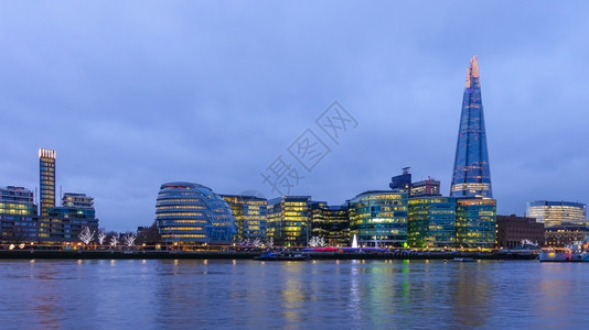 办公室城市景观伦敦晚上全景在河边场图片