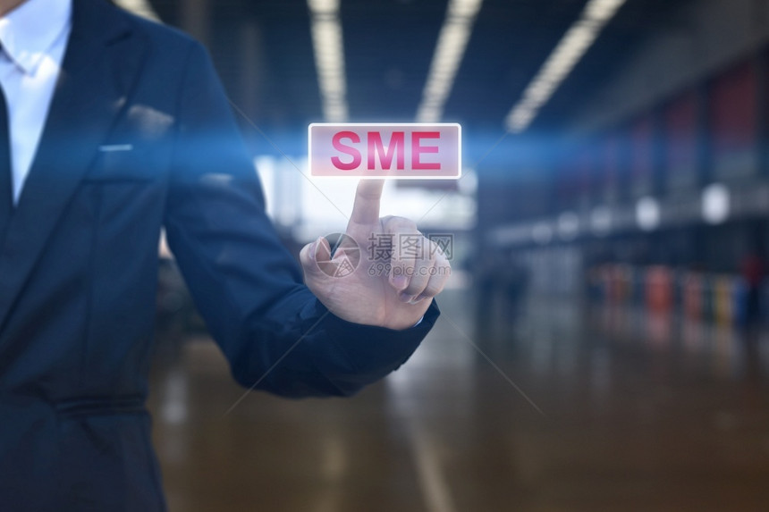 商人手压按钮SME图标中小企业务概念技术男人现代的图片