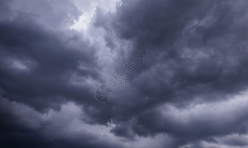 灾难不祥的力量黑暗天空与暴云图片