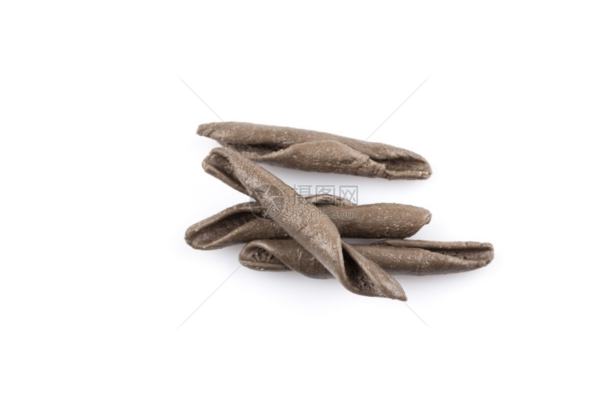 意大利塞皮亚面粉白底孤立的带有墨水鱼油的fuscilimacaronion烹饪营养棕褐色图片