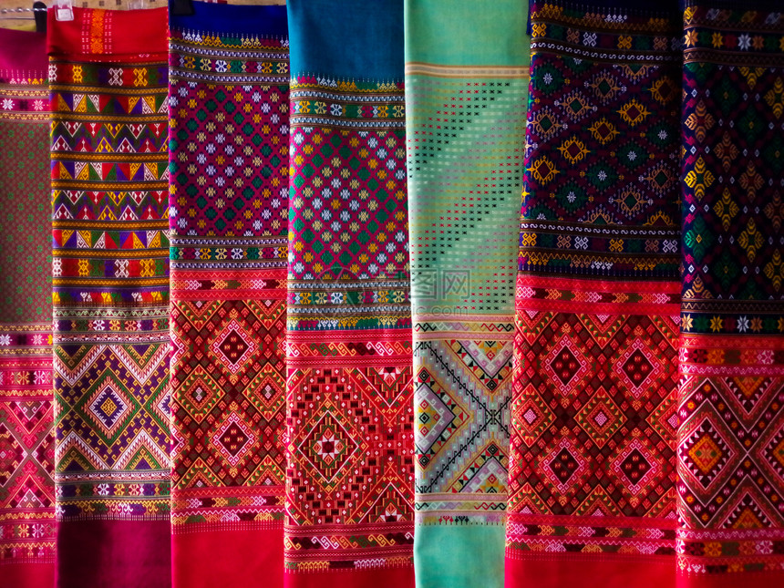 女泰国式丝绸织物泰国纺手工编物艺术优质的图片