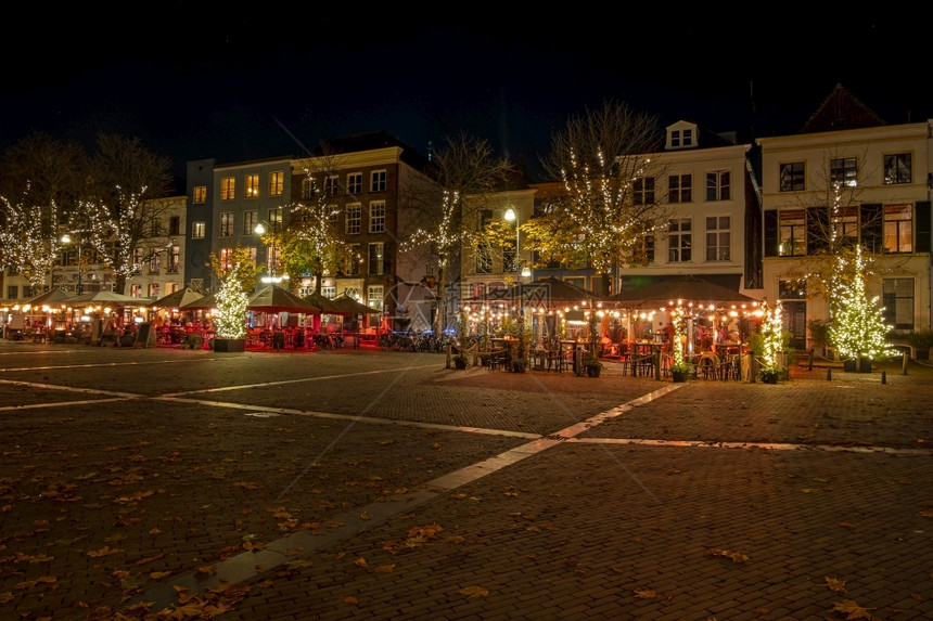 日落时在荷兰的圣诞节时间Deventer市景色优异场荷兰语风图片