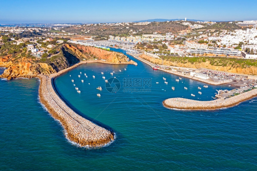 游艇海岸线来自葡萄牙阿尔加维布费拉港的航空景观图片