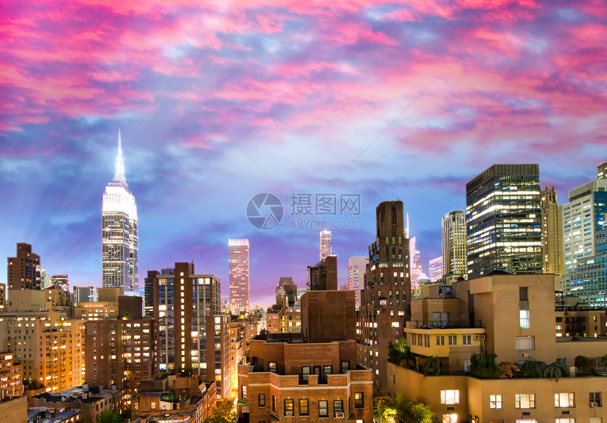 高的地平线新从纽约市屋顶对曼哈顿中心天线的夜空观察纽约屋顶图片