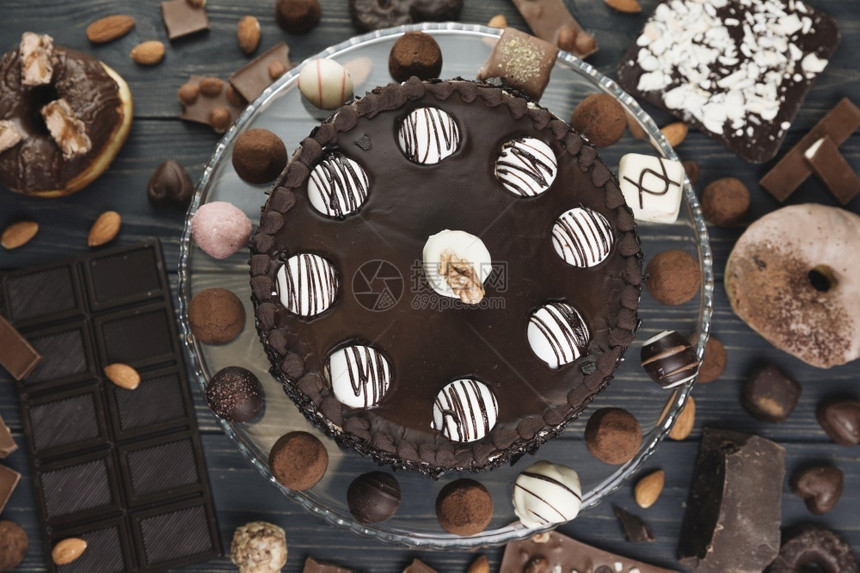 甜点顶部查看带有巧克力的蛋糕好吃棕色的图片