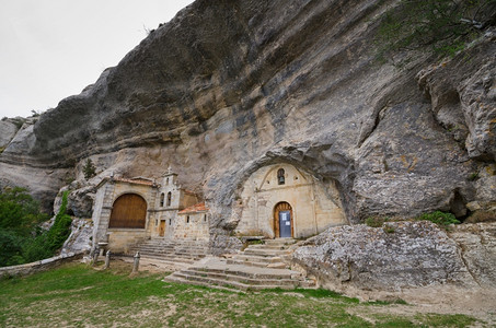 结石西班牙布尔戈斯的圣伯纳贝古老洞穴历史隐居图片
