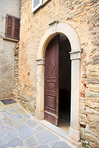 欧洲高级马赛克步行法国Casinca村教堂开门图片