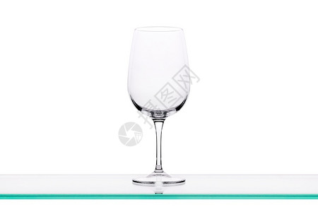 高脚杯红酒白色背景上的清空葡萄酒杯白色的图片