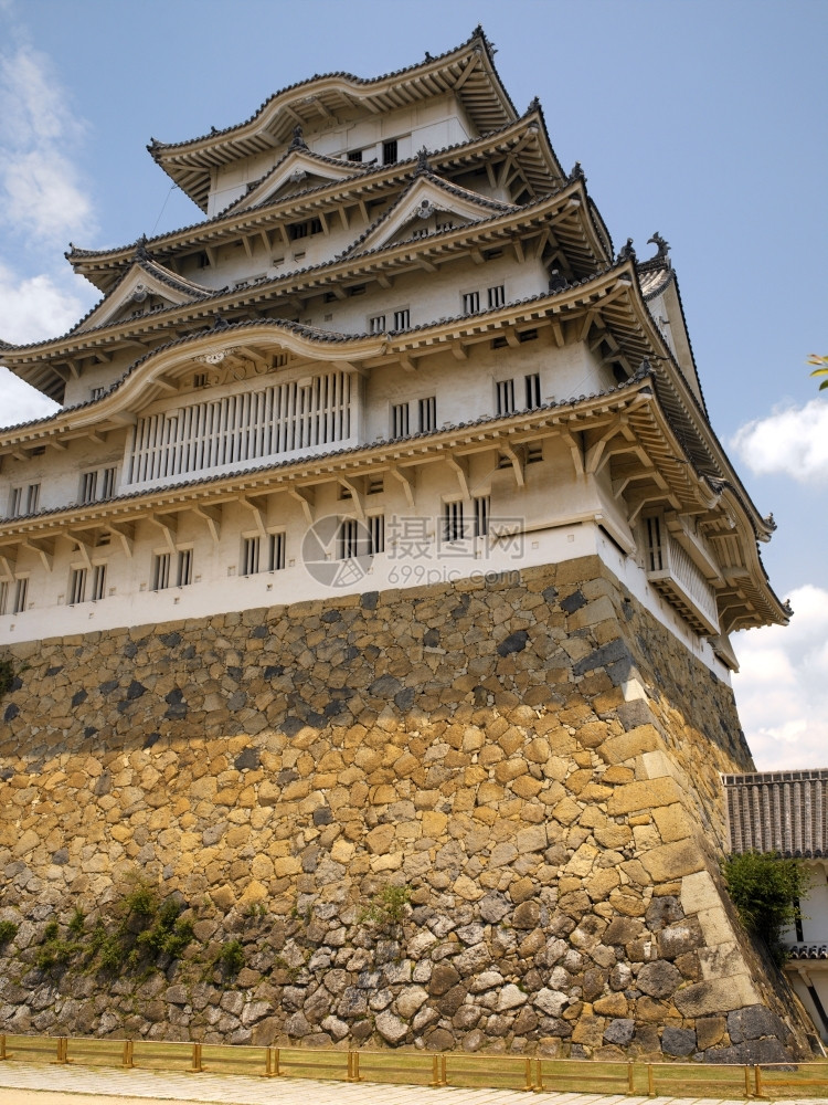 旅行姬路这座城堡被视为日本原型城堡建筑的最好幸存范例它由83座建筑组成网络拥有封建时期的先进防御系统它是教科文组织的世界遗产址U图片