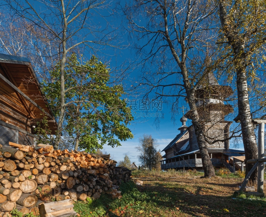 文化美丽的建造与正统和Blagoveshcheniye村安东教堂的景观图片