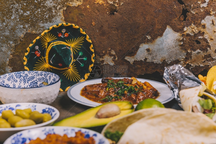 不同的美味墨西哥菜生锈背景与墨西哥帽子高分辨率照片质量框架织物墨西哥人图片
