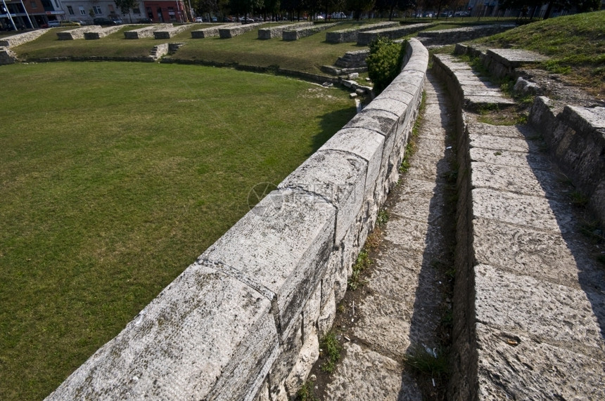 过去的宽布达佩斯老罗马两栖剧院的一部份外图片
