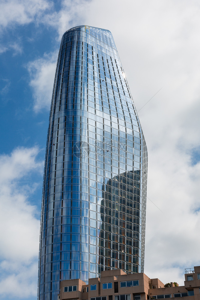 OneBlackfriars非正式地称为伦敦市中心南岸区的TheVaseSkyscraper一个Skyscraper玻璃办公室建图片