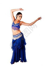 美丽的阿拉伯腹部舞女蓝着银色裙子的美女和首饰带着宝石跳舞挥着她的手臂与世隔绝吸引人的珠宝中间背景图片