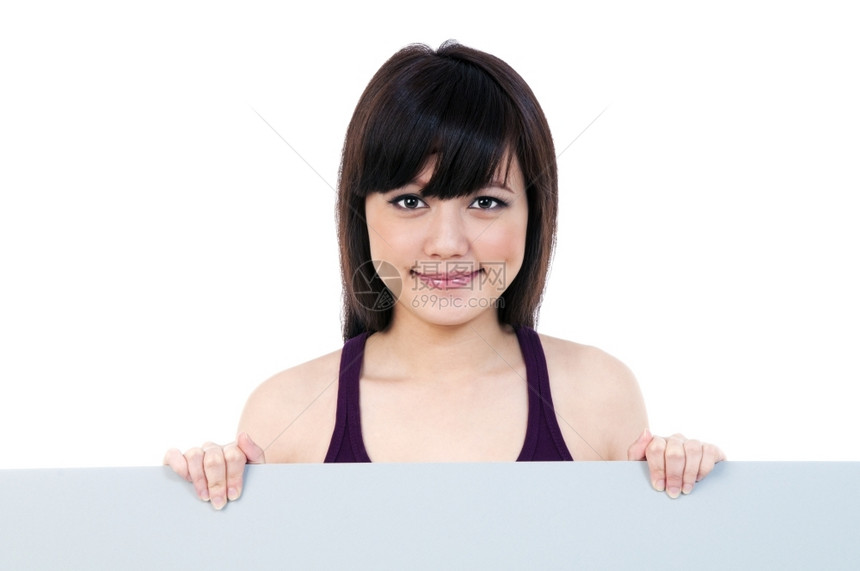 保持快乐的水平一个可爱年轻女人肖像带着白背景空的广告牌图片