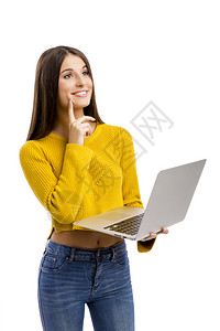 美丽和快乐的女孩工作用笔记本电脑孤立于白色背景人们家学生图片