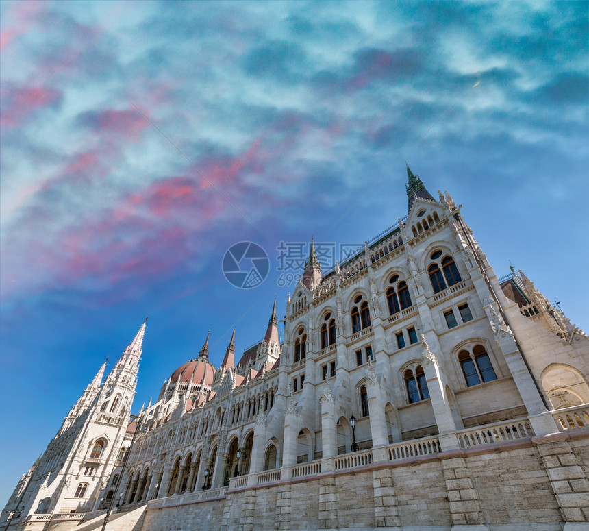 标志塔风景布达佩斯议会在阳光明媚的一天外观匈牙利图片