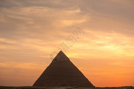 纪念碑埃及吉萨日落时金字塔大埃及人黄色的图片