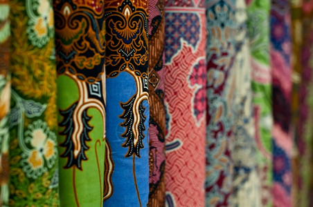 华丽的丰富多彩市场印度尼西亚中爪哇市日惹多彩博的Batik背景