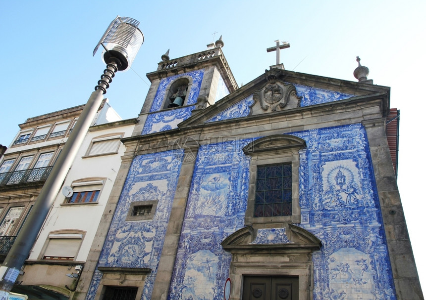 老镇场景葡萄牙波尔图市ChapelCapeladasAlmas南部图片