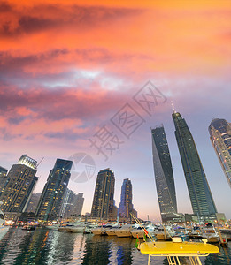 联合的奢华摩天大楼迪拜码头建筑夜间阿联酋迪拜码头建筑夜间阿联酋图片