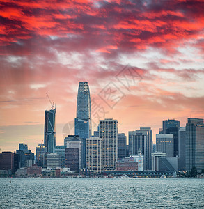 旧金山加利福尼亚州下城天线的全景日落住宅地标硅图片