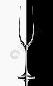 单身的原野轮廓白色黑背景上的空葡萄酒杯图片