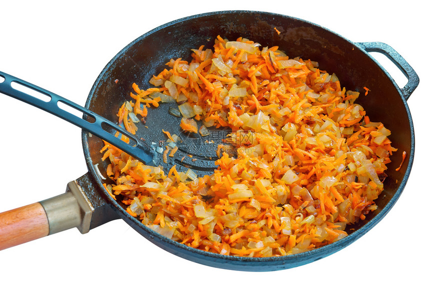 烹饪在锅里煮汤洋葱和胡萝卜的烤肉在锅里烧菜做汤自制切碎的图片