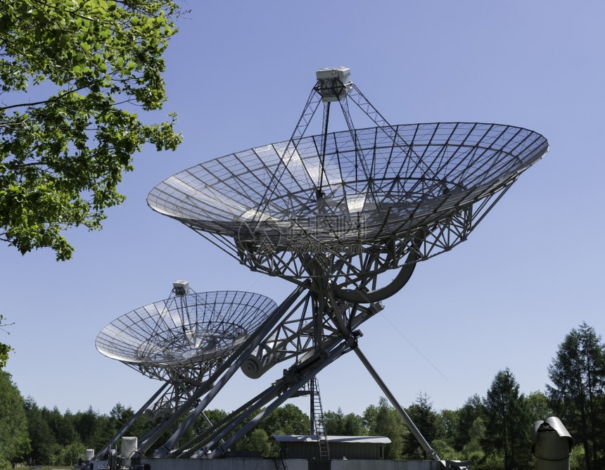 接收者联系荷兰西斯特布罗克一连排射电望远镜播送图片