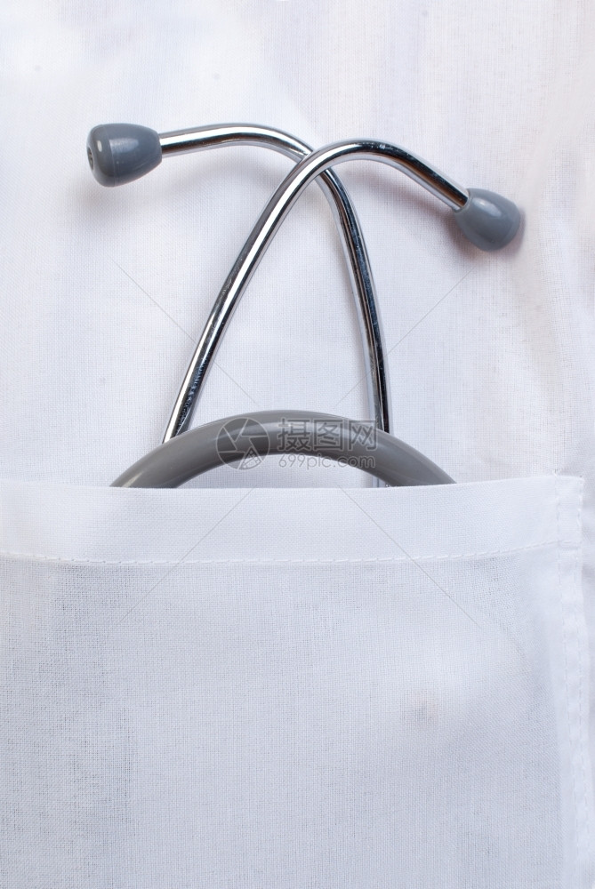 工人从业者医生穿着白色大衣口袋里有听诊器医师图片