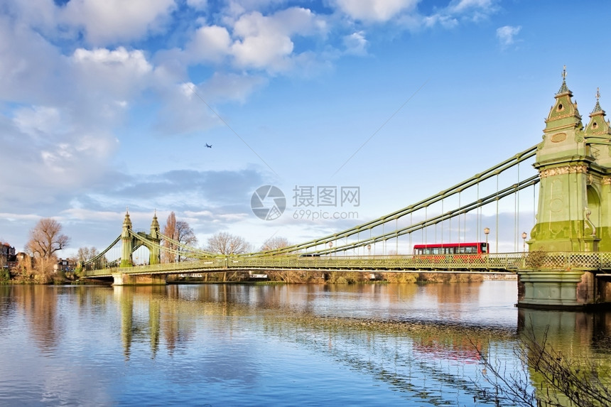 天空城市的巴扎尔盖特汉默史密斯桥和泰晤士河南边图片