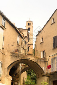 建筑学户外透过法国Casinca村浏览小巷旅游高清图片