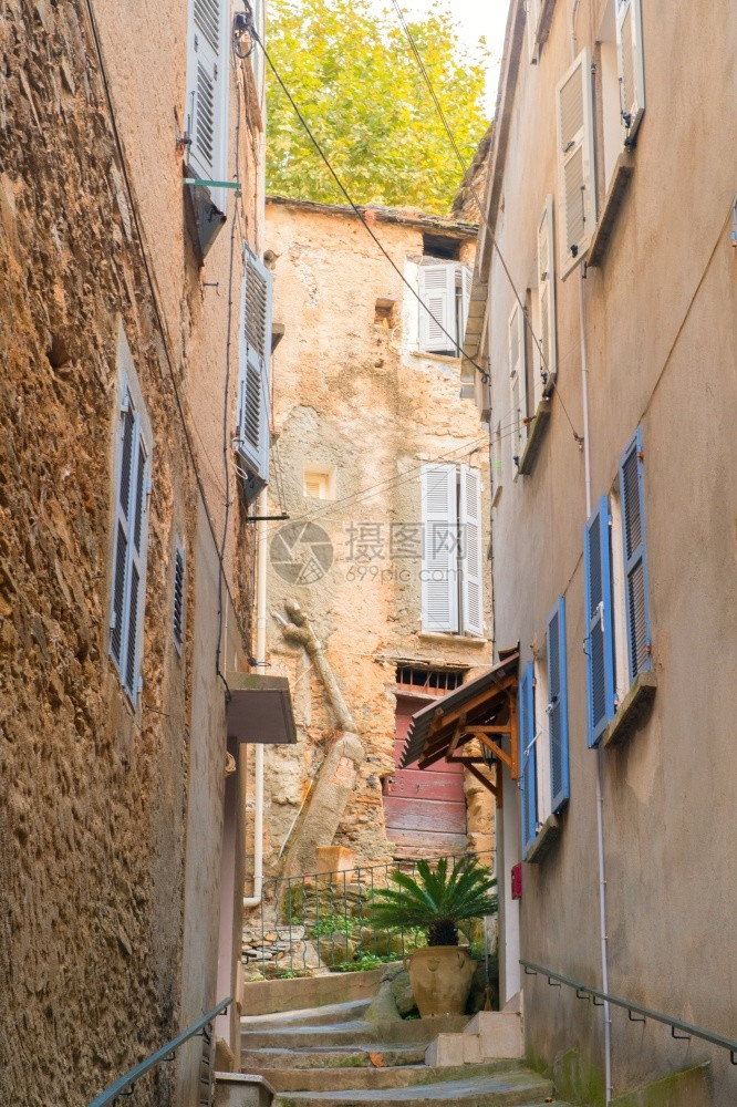 透过法国Casinca村浏览小巷维林克欧洲狭窄的图片