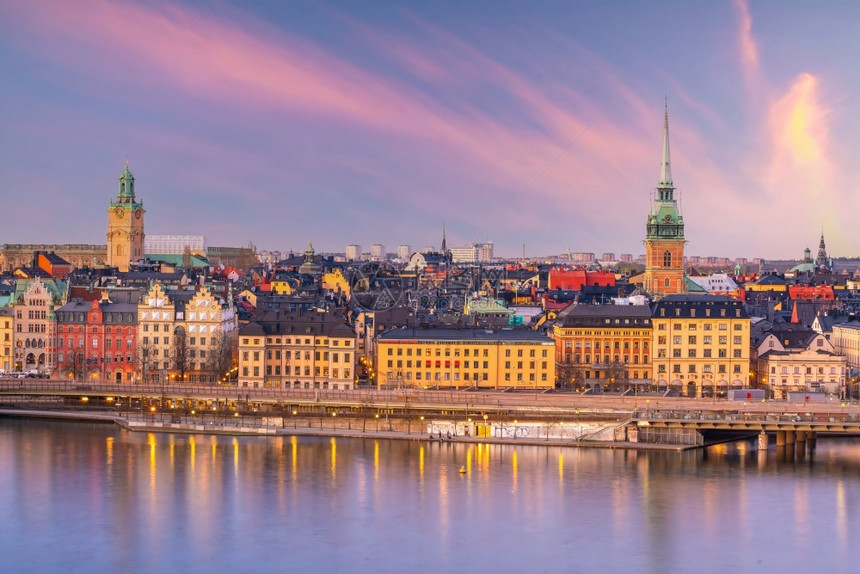 斯堪的纳维亚语蓝色斯德哥尔摩老城市天线日落时瑞典城市景色观图片