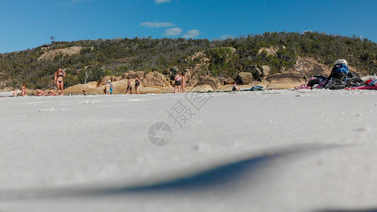 假期天堂人们澳大利亚昆士兰Whitehaven海滩全景空中观察图片