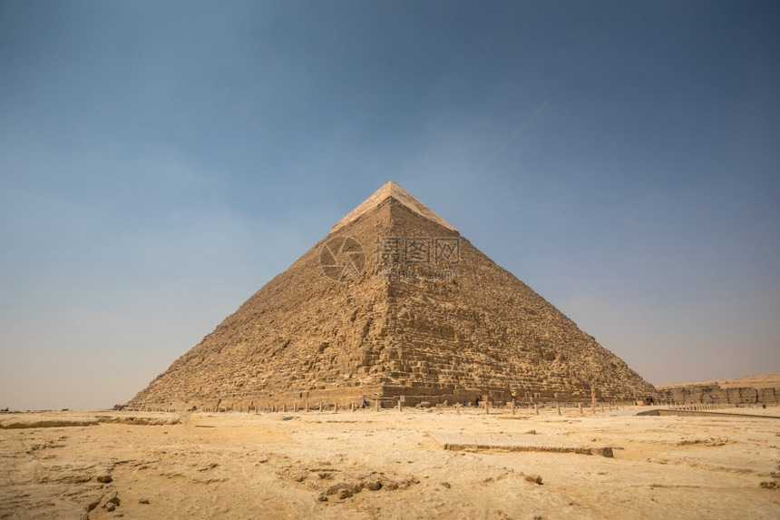 埃及人狮身面像埃及吉萨的蓝色天空金字塔古老的图片