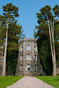 地标爱尔兰人老的科克历史悠久的市高尔监狱令人惊艳的花园树和蓝天图片