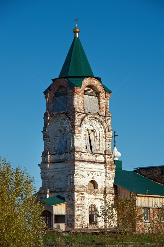 落下建造俄罗斯SmolnikovskayaArkhangelsk地区Radonezh村StSergius古教堂季节图片