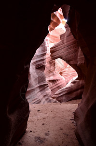 红岩峡谷中美丽的红岩拱门亚利桑那纳瓦霍砂岩高清图片