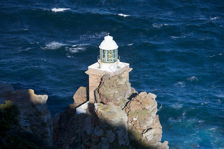 海岛的灯塔图片
