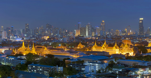 中央船泰国大皇宫在晚上曼谷泰国大皇宫寺庙图片